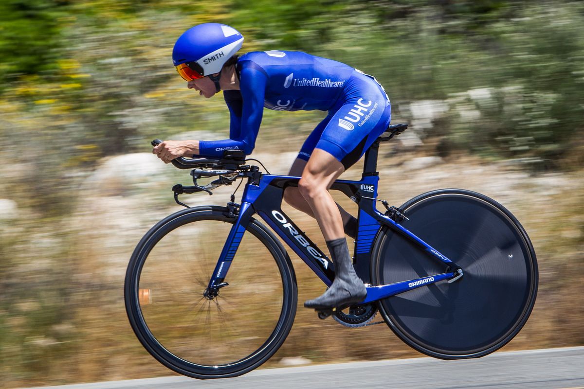 Katie Hall (UnitedHealthcare) heads out on course