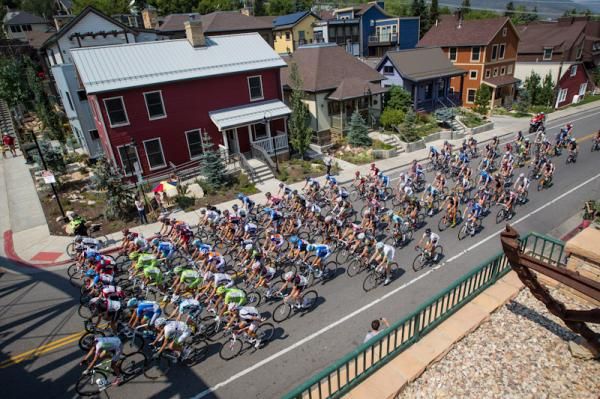 The peloton leaves for the final stage of the 2012 Tour of Utah