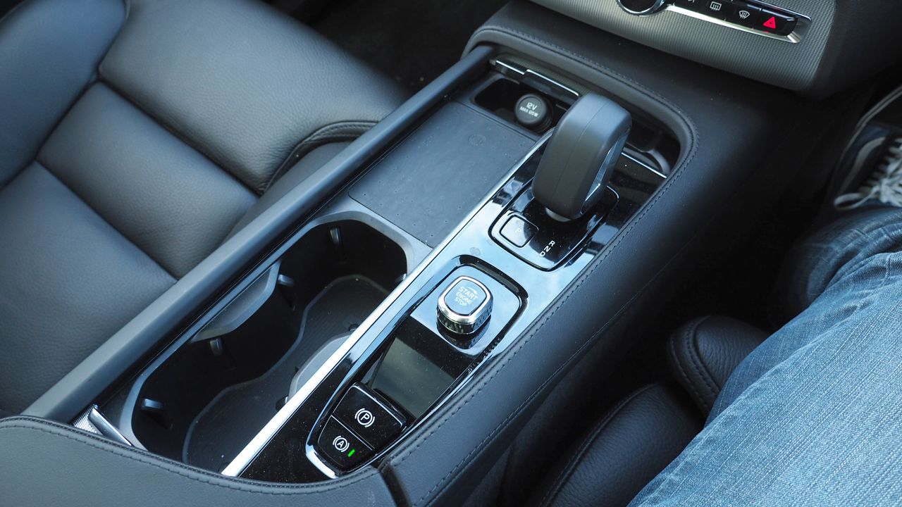 Volvo XC90 Recharge interior