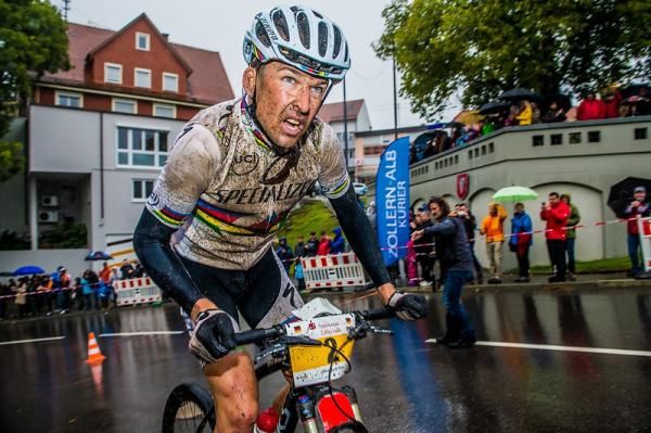 Christoph Sauser sprints toward the finish