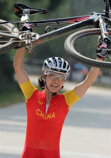 Chengyuan Ren (China) celebrates her victory in the cross country event.