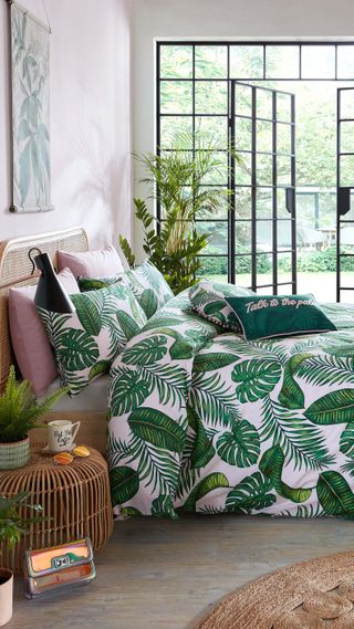 Bedroom bed leaf print green pink crittal style window bedding wall art pillow duvet