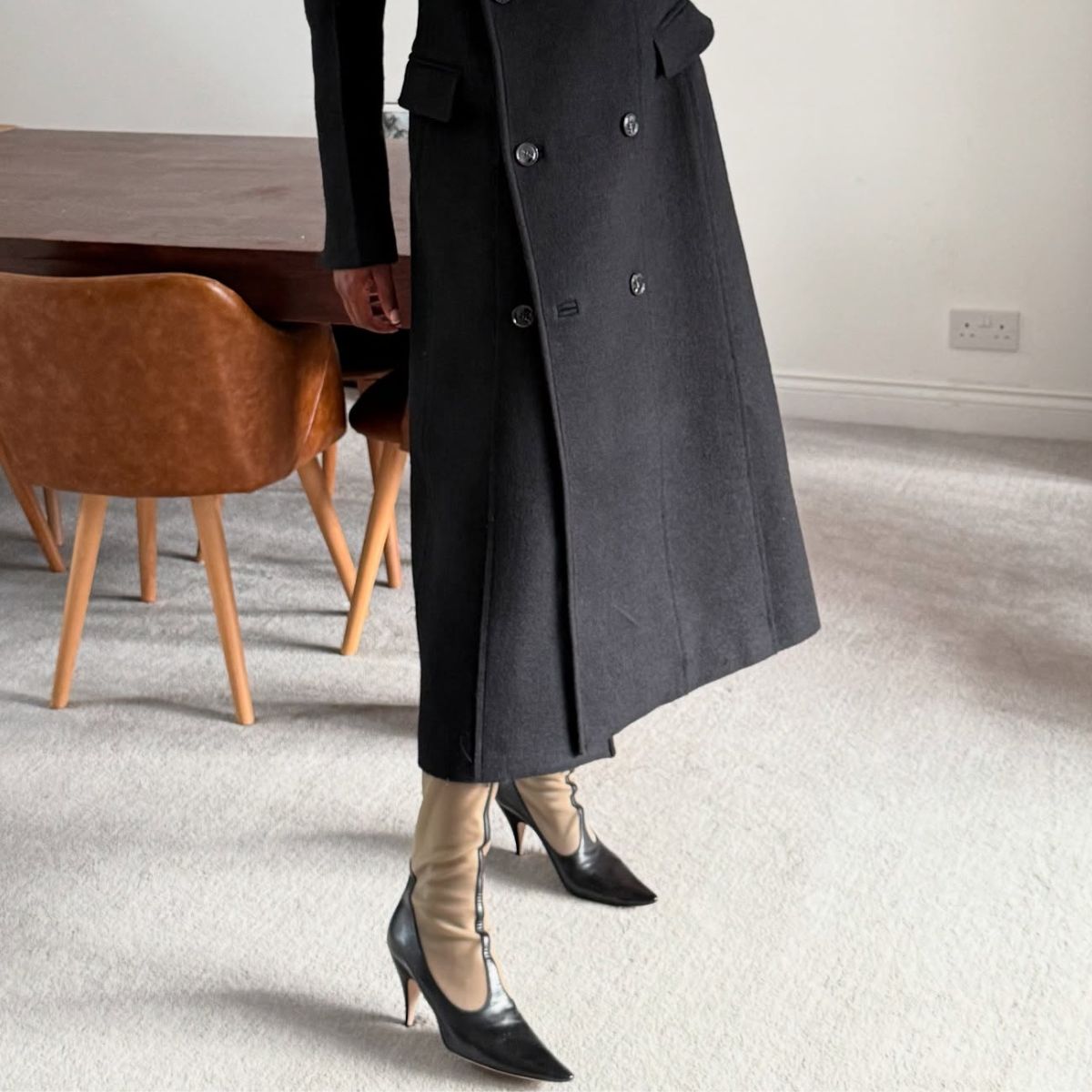 An image of @nlmarilyn wearing one of the leading winter boots trends of 2025. 