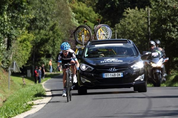 During the final lap, Emma Pooley's (Garmin-Cervelo) advantage hovered at around 15 seconds