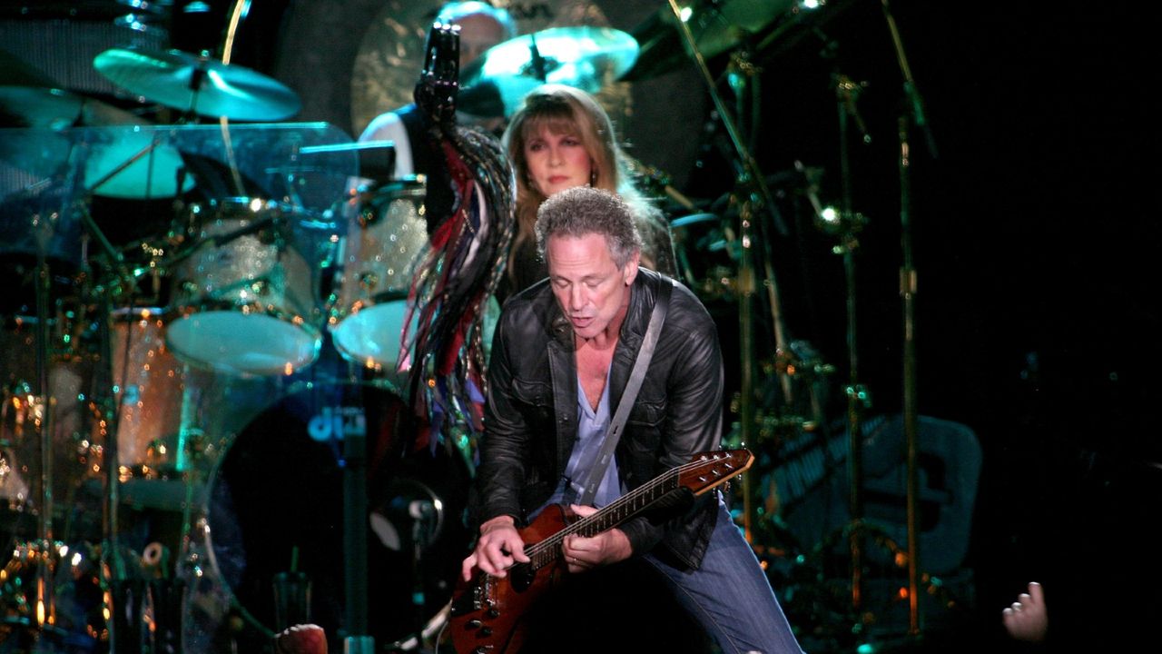 Stevie Nicks and Lindsey Buckingham performing before Fleetwood Mac split.