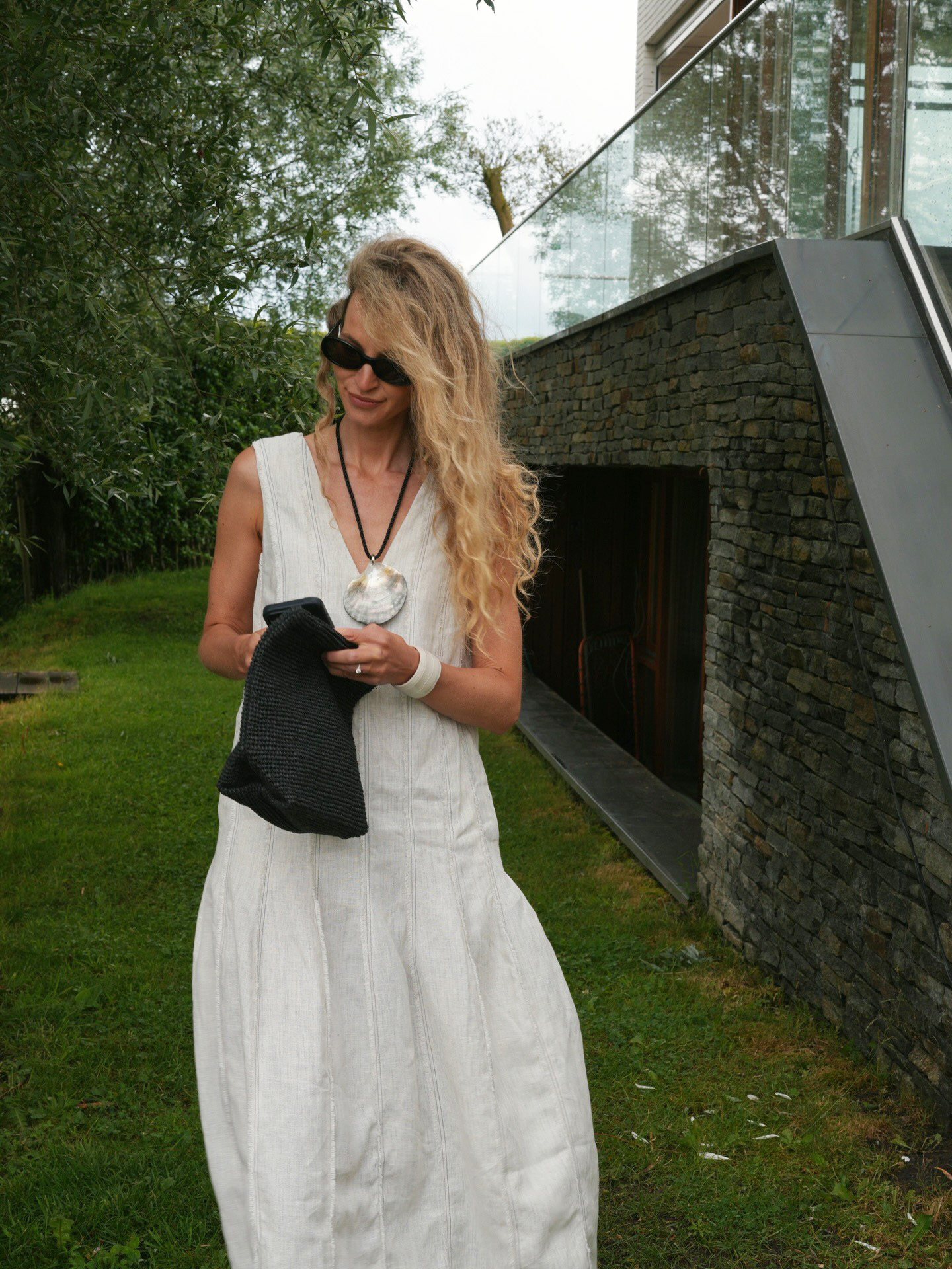 Influencer wearing summer 2026's pendant necklace trend