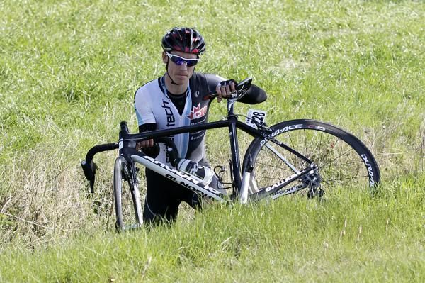 Ryan Roth (Spidertech-C10) had a tumble