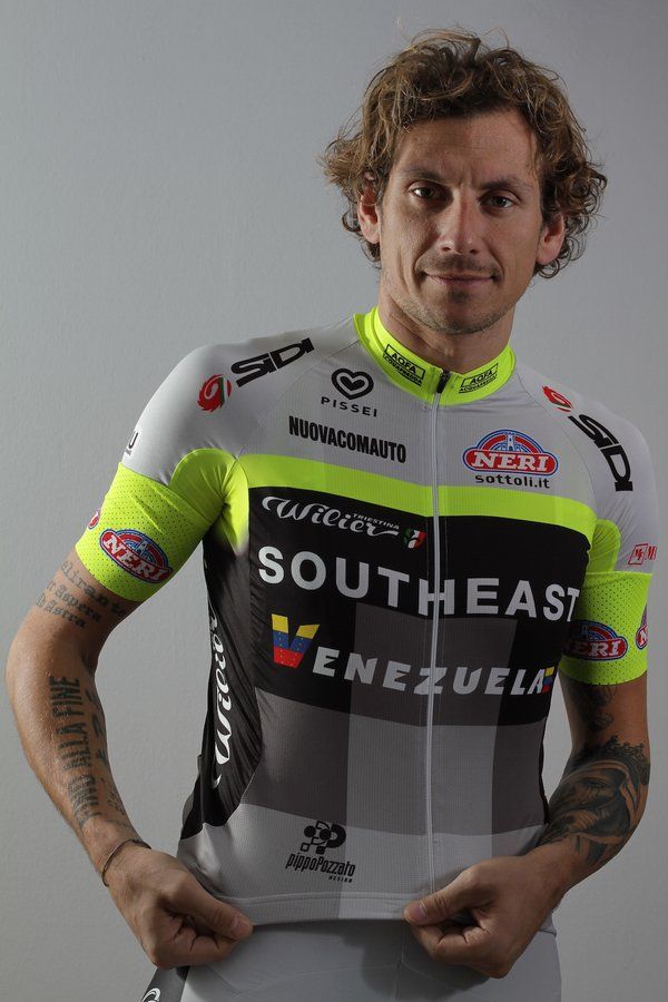 Filippo Pozzato models the Southeast-Venezuela kit that he designed.