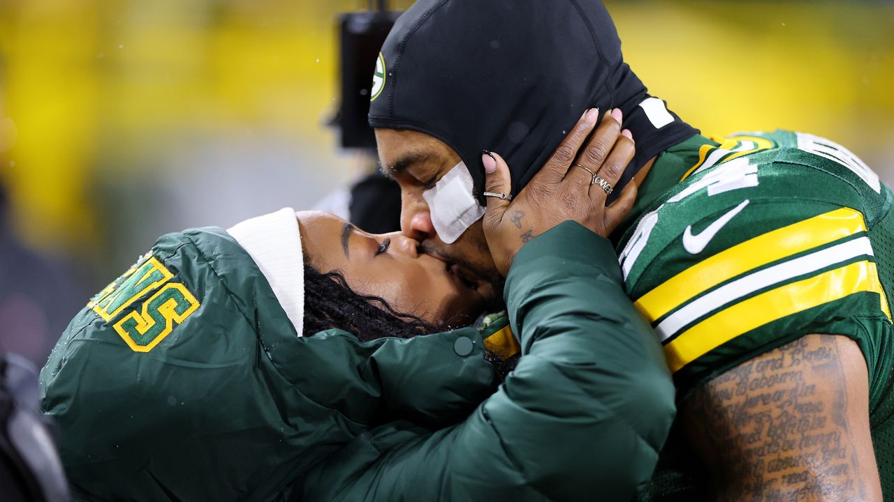 Simone Biles kisses her husband, NFL player Jonathan Owens.