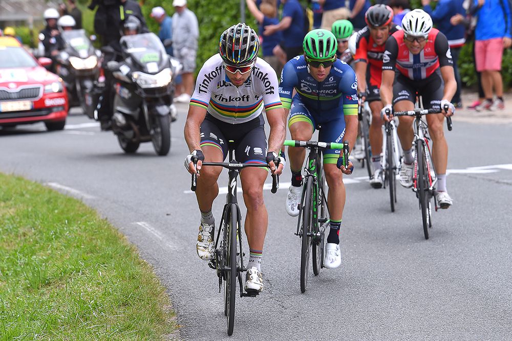 Michael Matthews follows Peter Sagan in the closing kilometres of stage 10 at the Tour de France.