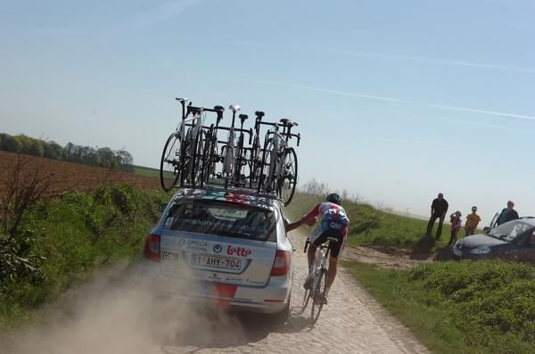 It's a long, dangerous chase back on the cobbles, but a bottle-sling from the team car helps.