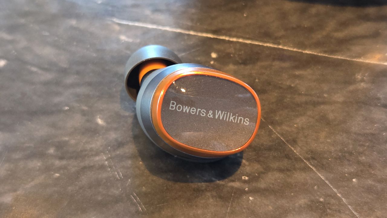 Bowers &amp; Wilkins Pi8 McLaren Edition