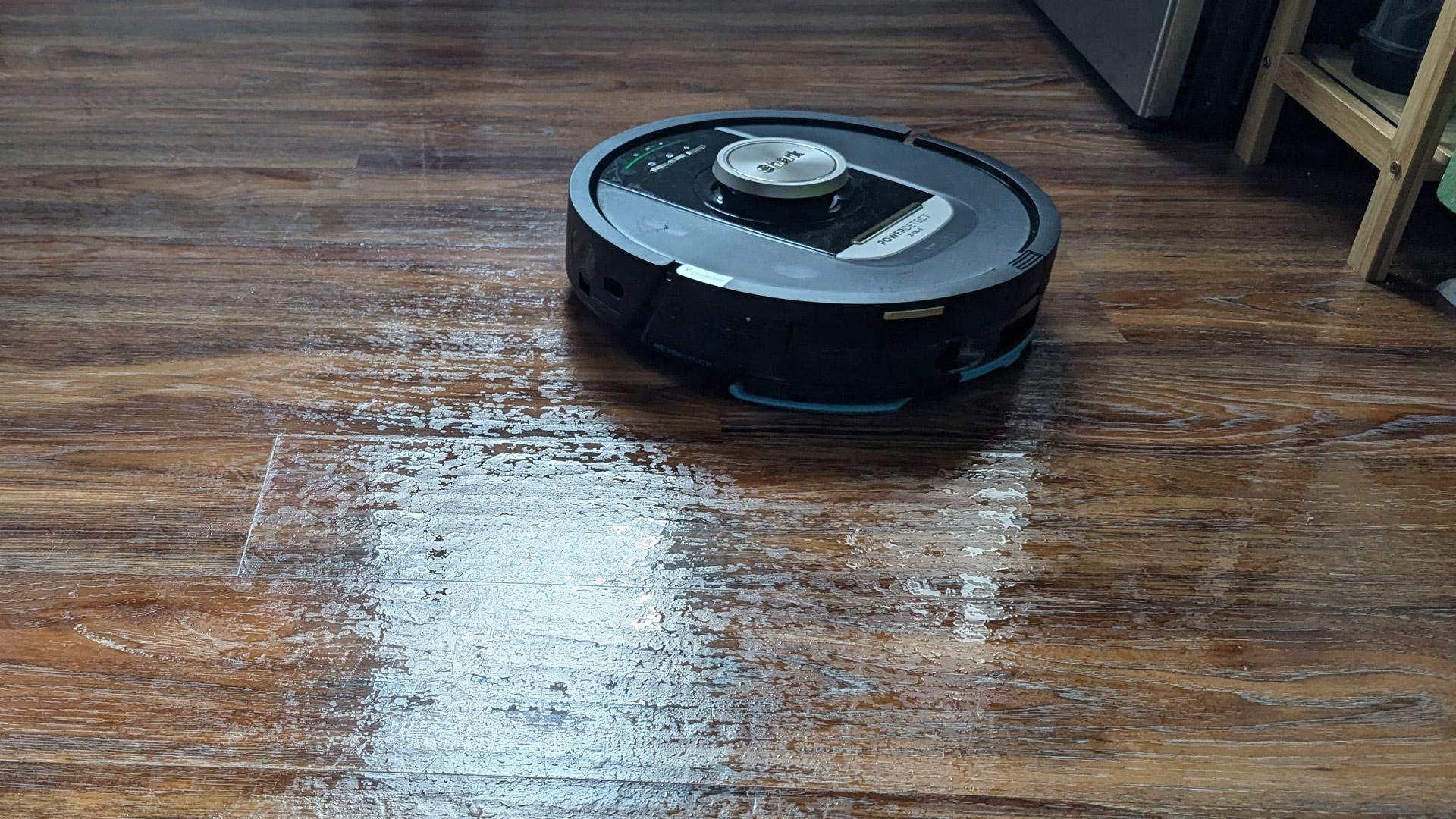 The Shark PowerDetect Robot Vacuum and Mop leaves a lot of water on the floor