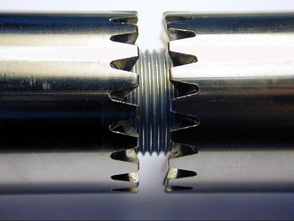 The splined teeth of the bottom bracket shell.