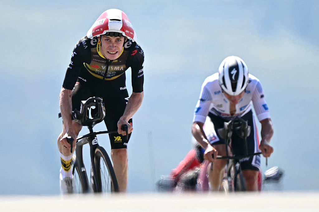 Team Visma - Lease a bike team&#039;s Danish rider Jonas Vingegaard cyles past Soudal Quick-Step team&#039;s Belgian rider Remco Evenepoel metres from the finish line of the 13th stage of the 112th edition of the Tour de France cycling race, 10.9 km individual time trial between Loudenvielle and Peyragudes, in the Pyrenees mountains of southwestern France, on July 18, 2025. (Photo by Loic VENANCE / AFP)