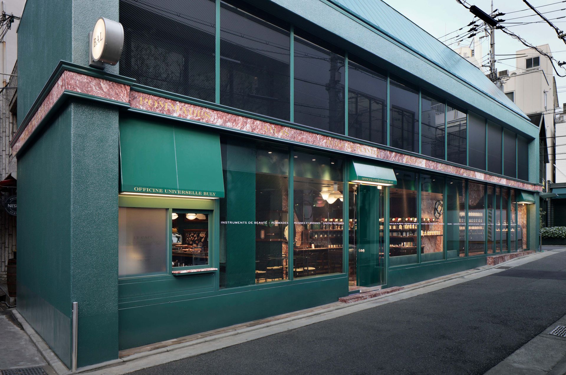 オフィチーネ・ユニヴェルセル・ブリー神戸店