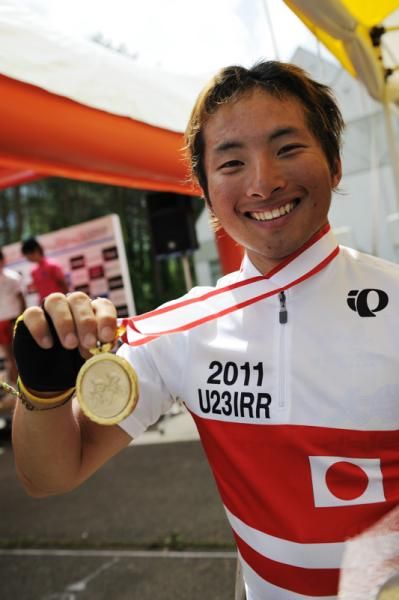 Yamamoto shows off his medal.