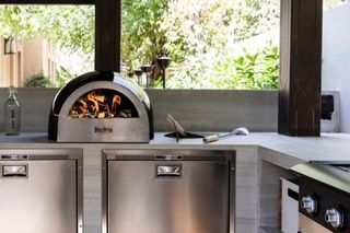 delivita competition - a delivita wood fired oven in an outdoor kitchen - delivita