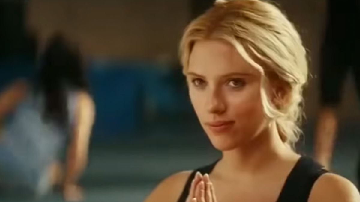 A close up of Scarlett Joahnsson in He&#039;s Just Not That Into You