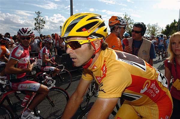 Alejandro Valverde (Caisse d'Epargne) is the race leader.