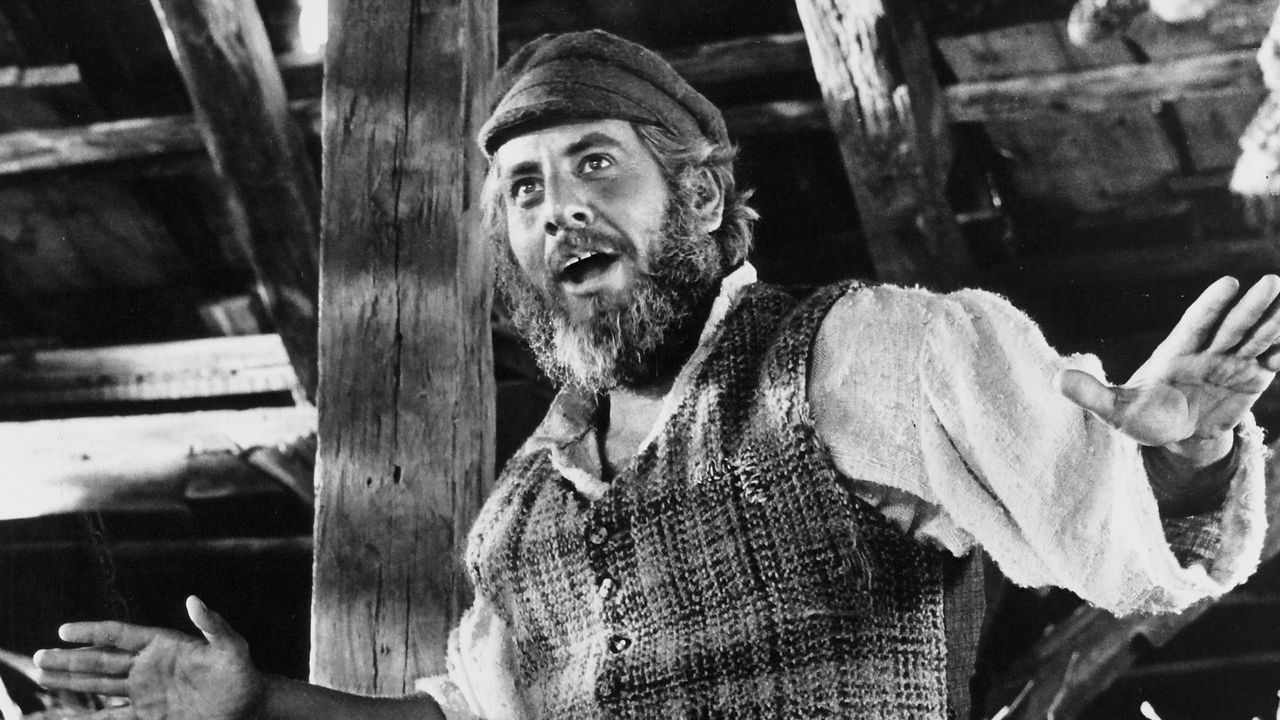 Chaim Topol in Fiddler on the Roof in 1971