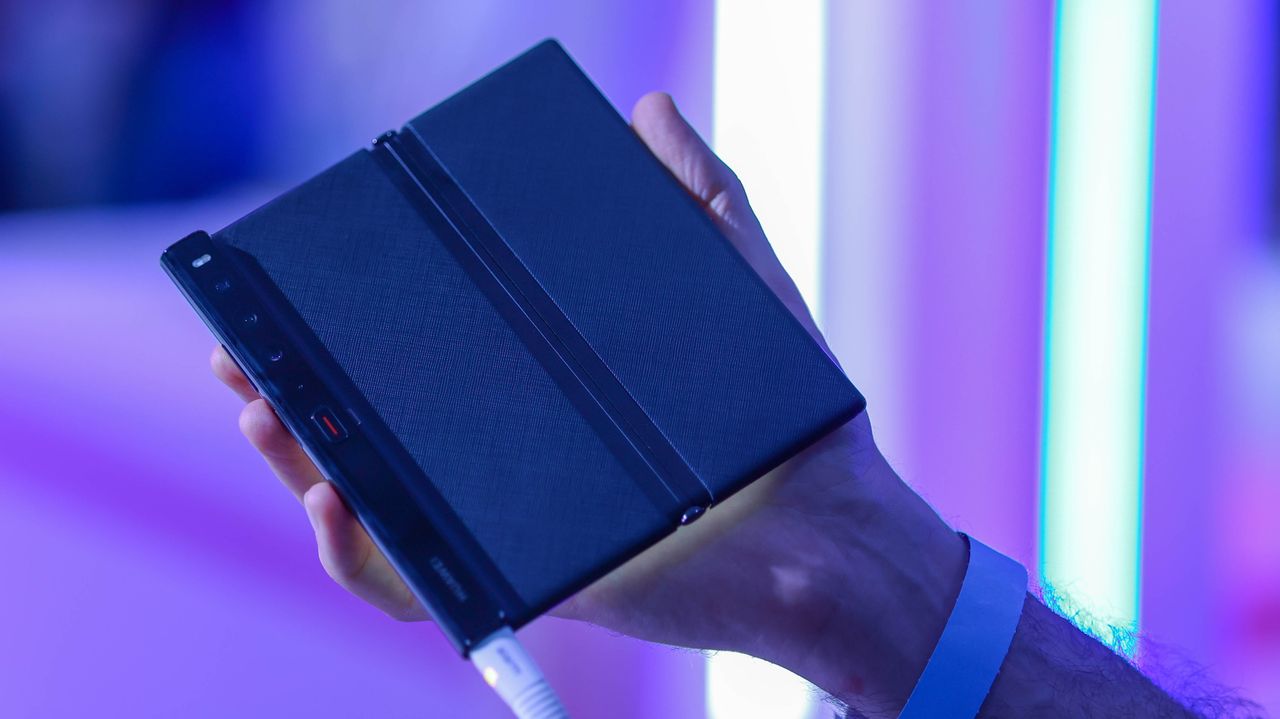 Image of the Huawei Mate X2 foldable smartphone