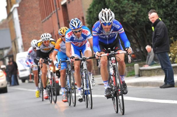 Kevin Seeldrayers (Quick Step) leads the break.