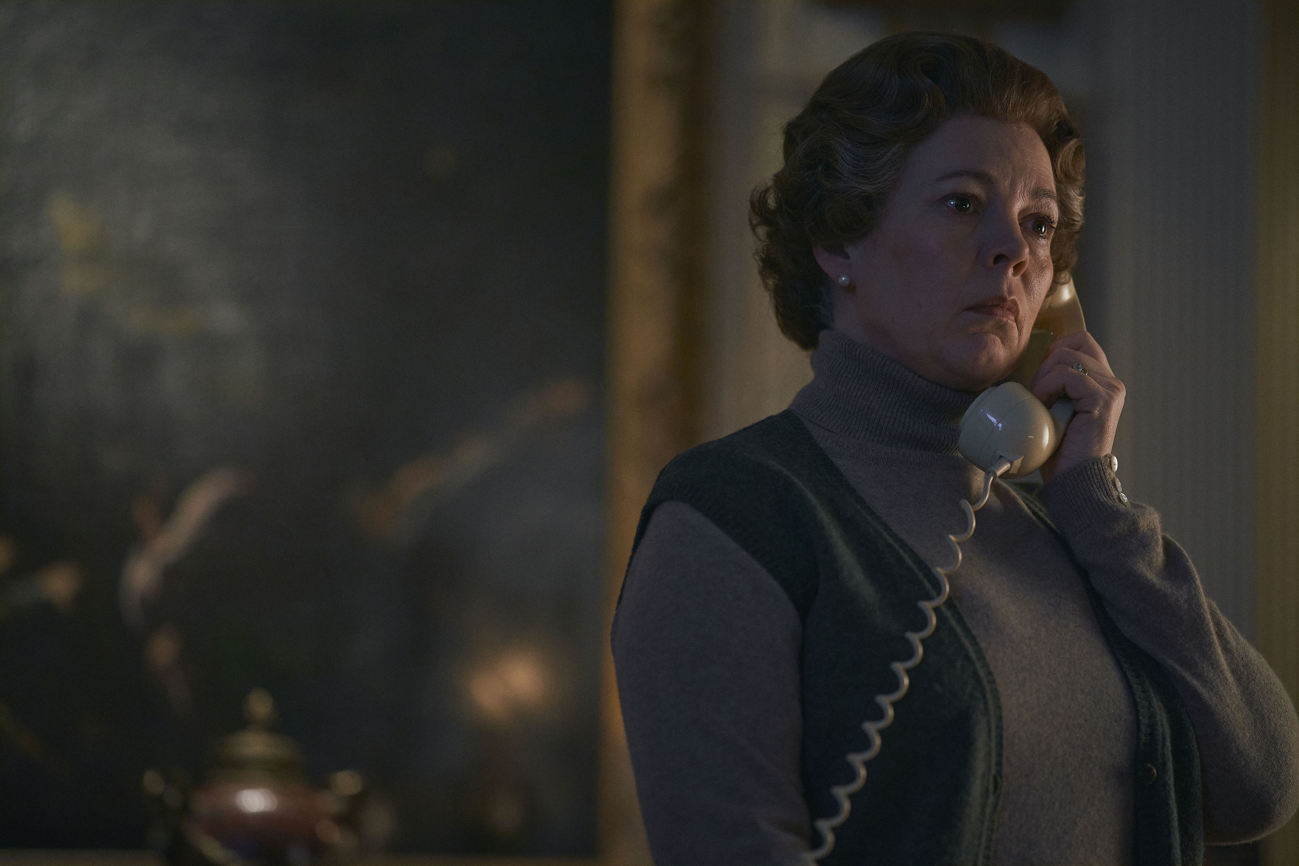 Queen Elizabeth (Olivia Colman)