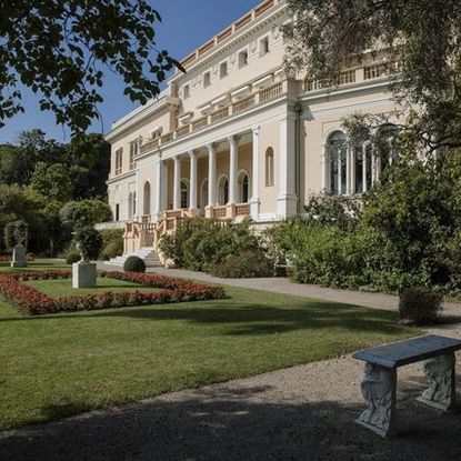 Property, Estate, Building, House, Mansion, Home, Real estate, Architecture, Stately home, Villa, 