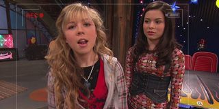 Miranda Cosgrove as Carly and Jennette McCurdy as Sam on iCarly