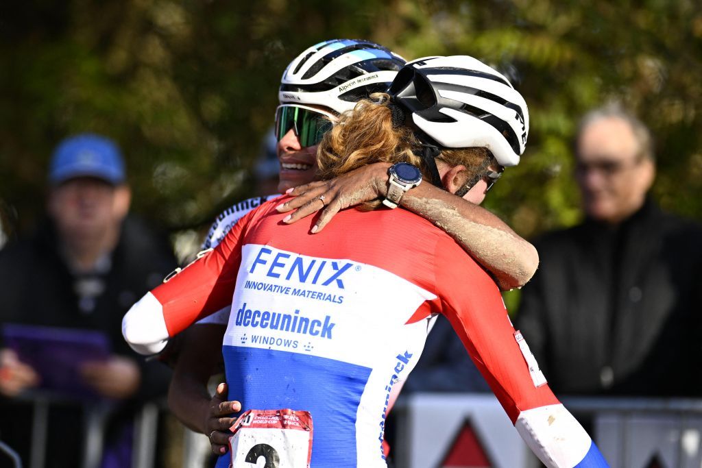 Ceylin del Carmen Alvarado hugs Puck Pieterse after their battle at the Troyes World Cup