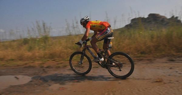 Kevin Evans at full speed on his way to yet another MTN marathon series win.
