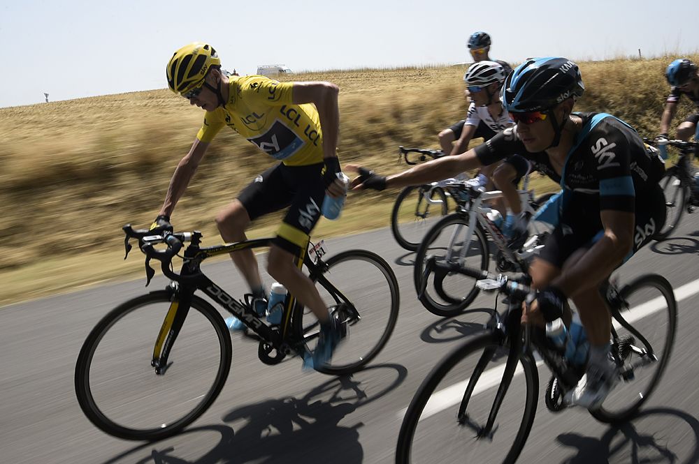 Richie Porte (Team Sky) giving Chris Froome a water bottle