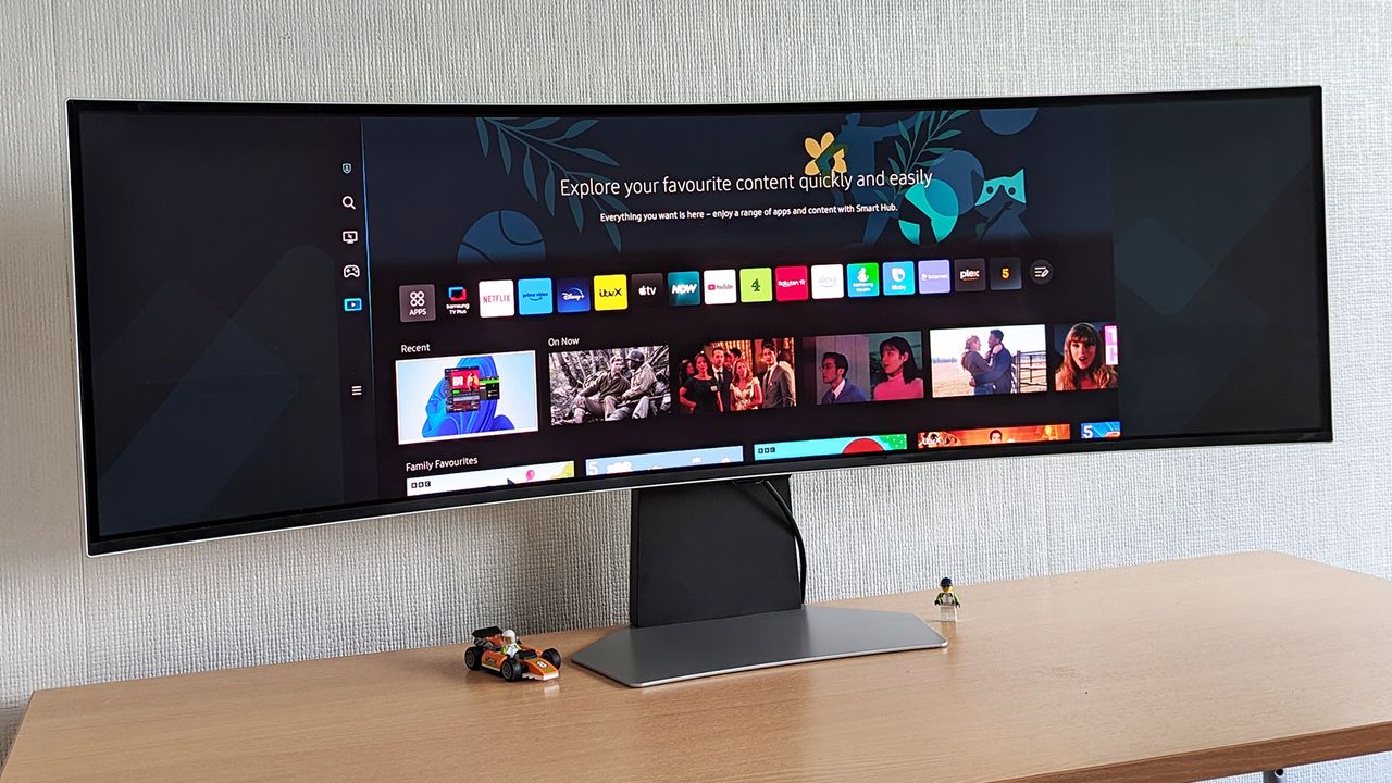 Samsung Odyssey OLED G9 showing on-board apps
