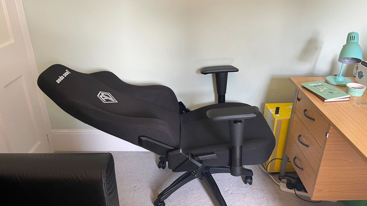 AndaSeat Phantom 3 Gaming Chair review - a great budget chair for work ...