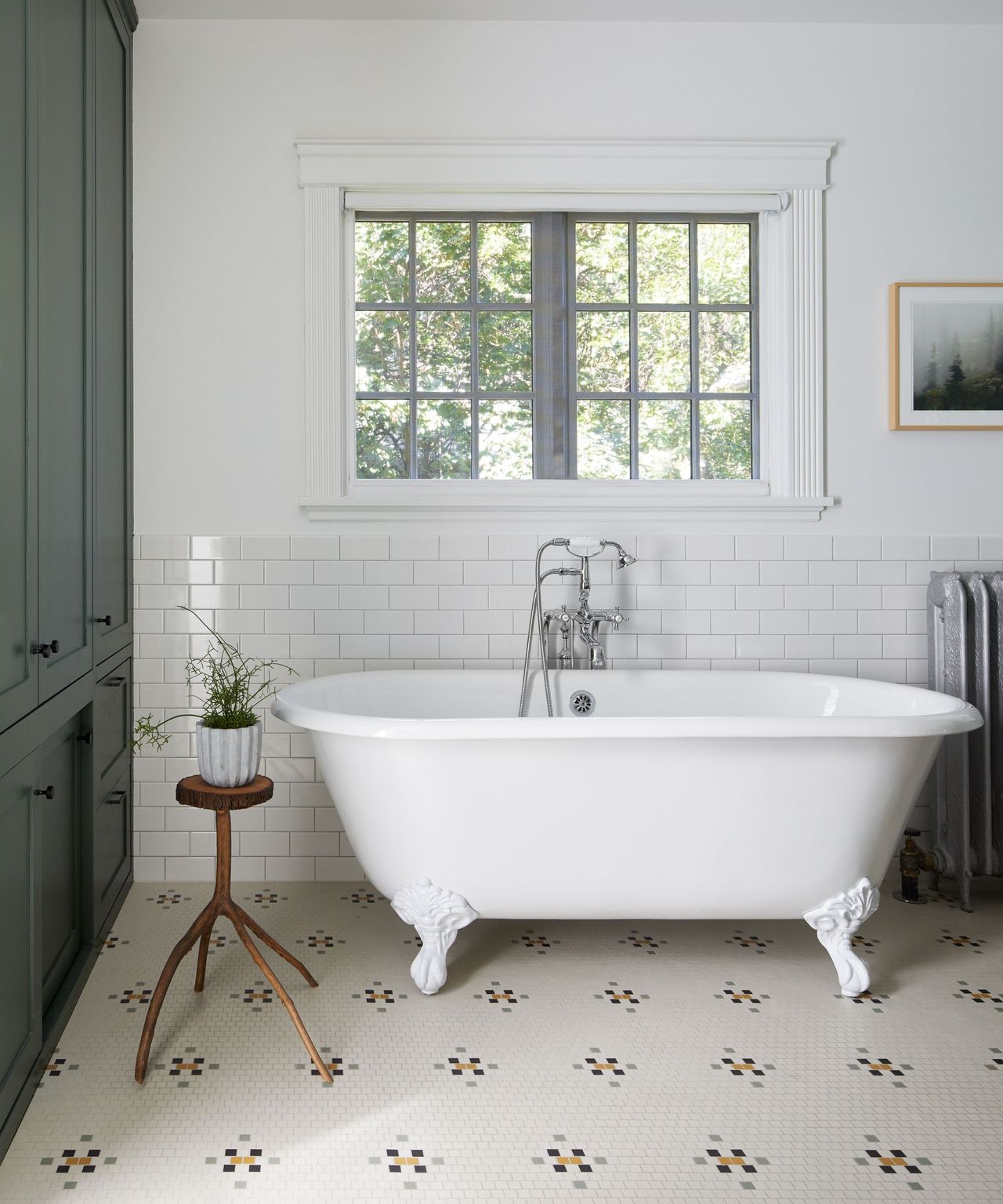7 bathroom floor tile trends to know about for 2025 | Homes and Gardens