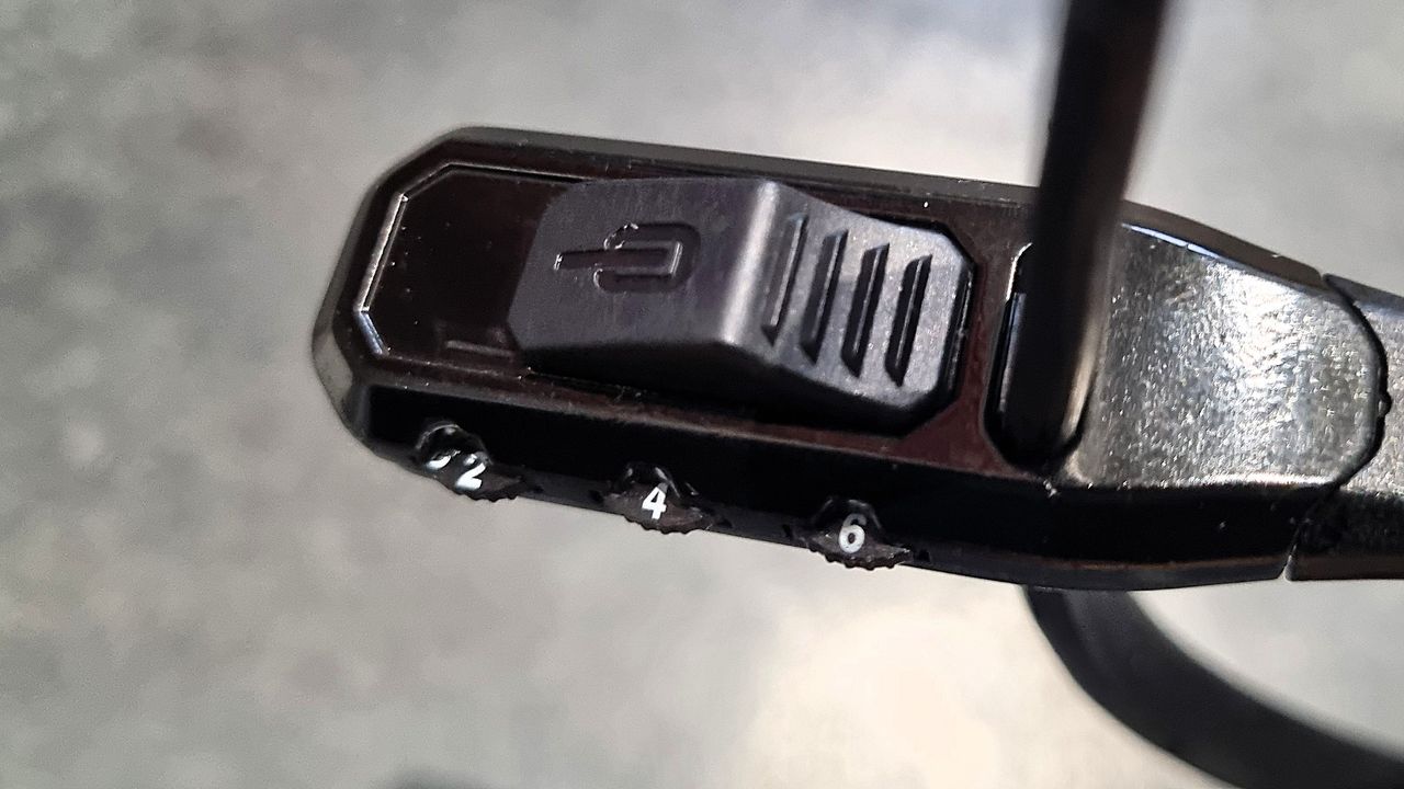Close up details of the Hiplok Z Lok Combo