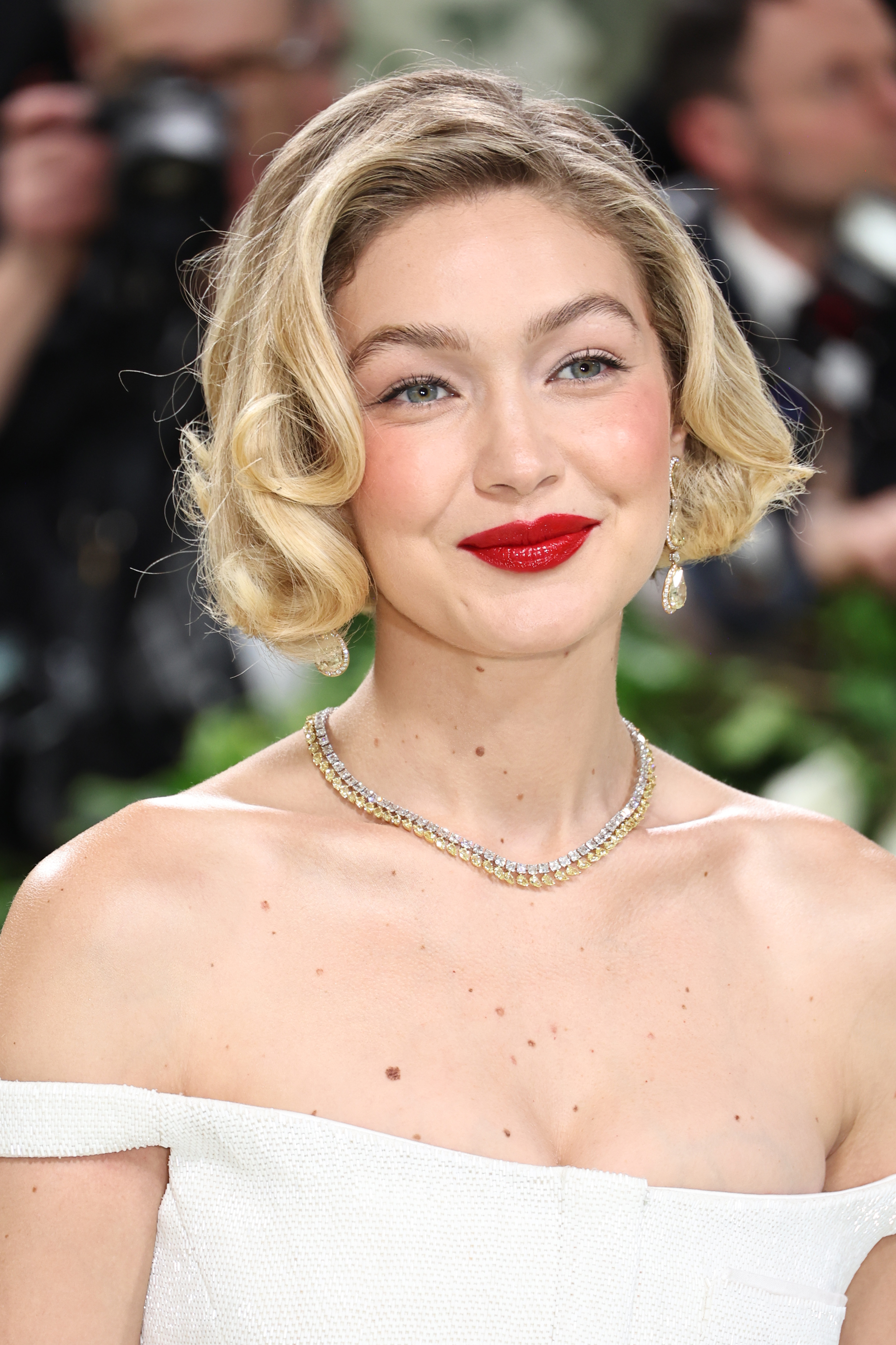 face framing - gigi hadid