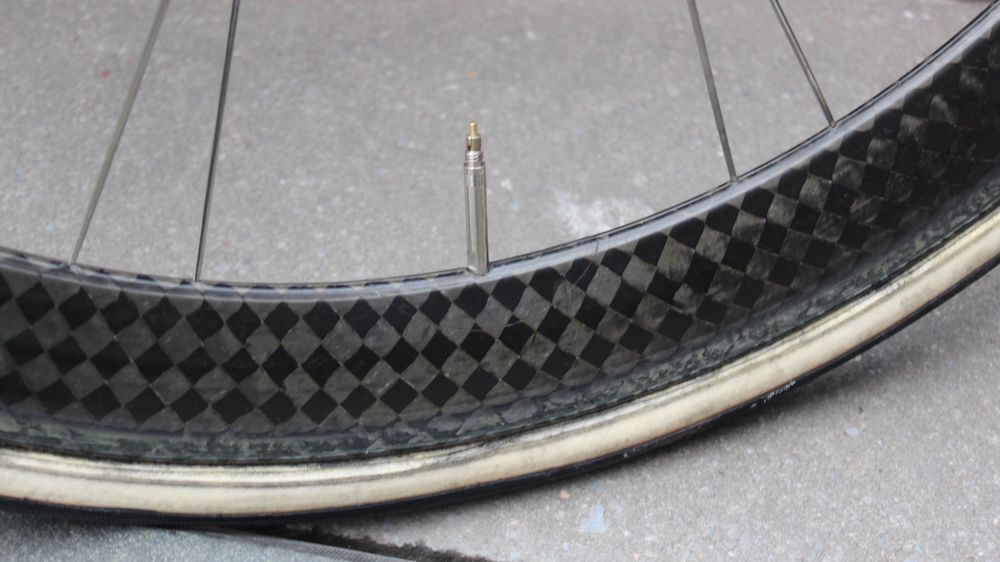 A close look at the carbon weave construction of the wheels