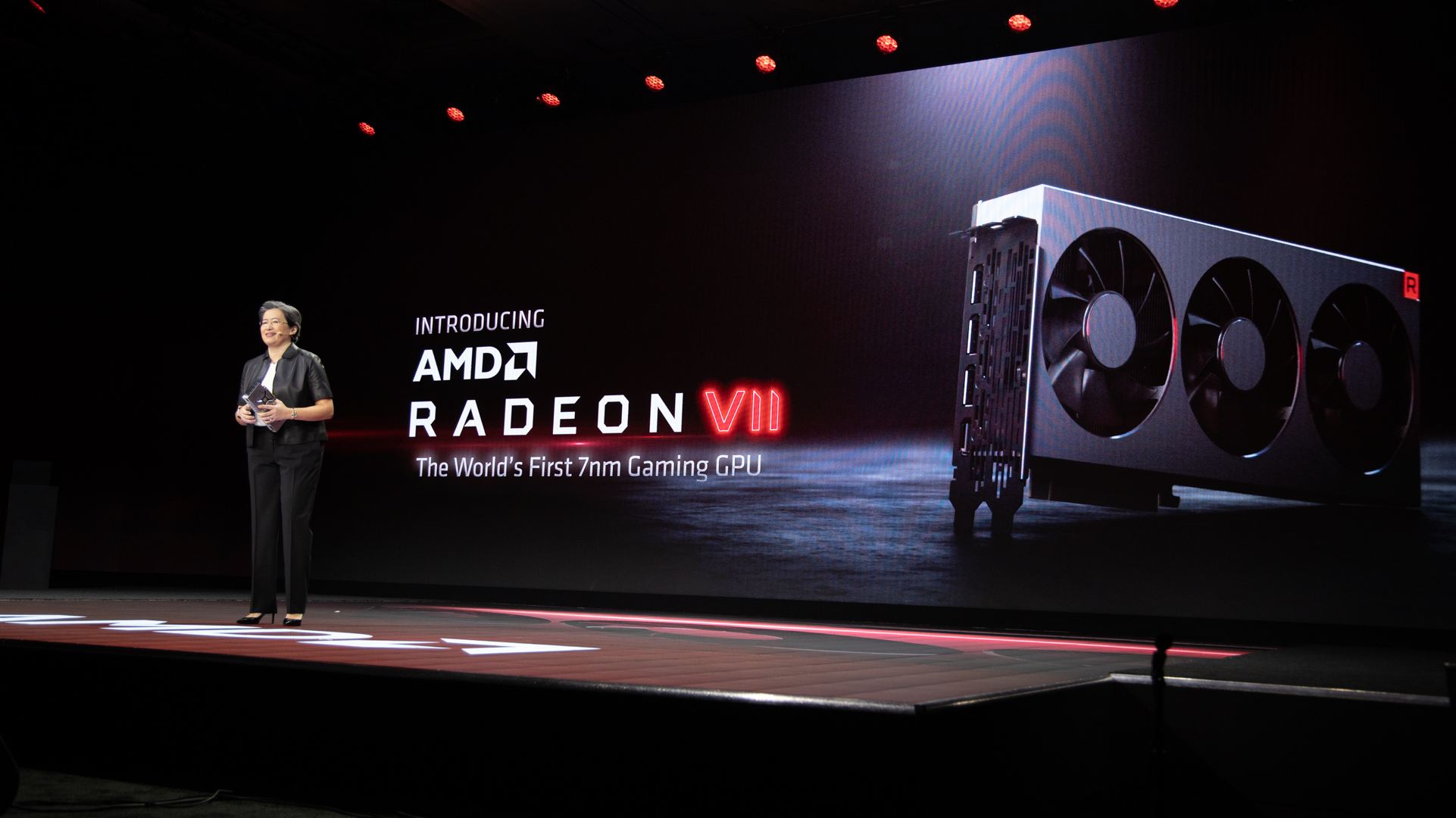 AMD debuts 7nm Radeon VII graphics card 
