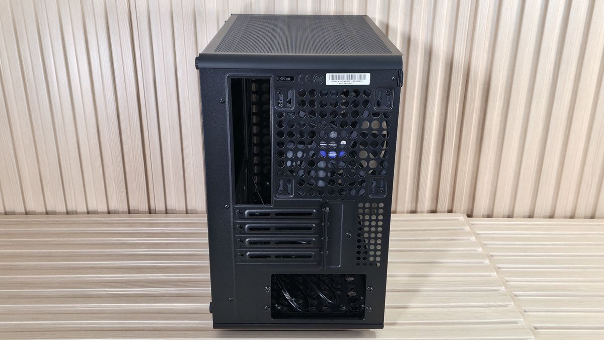 Cooler Master Q300L V3 - Case outside