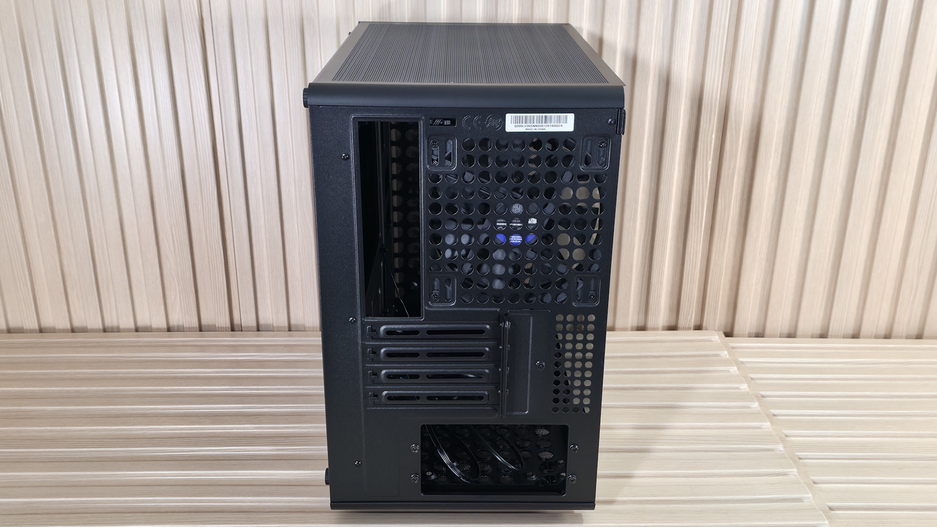 Cooler Master Q300L V3 - Case outside