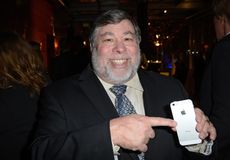Apple co-founder: They should've made the big-screen iPhones years ago