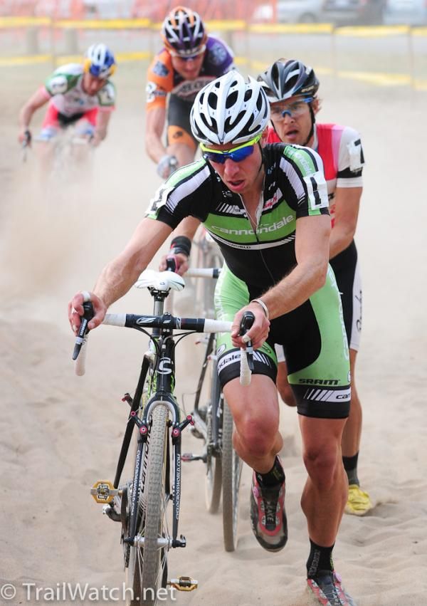 Jeremy Powers (Cannondale-cyclocrossworld.com) leading the race through one of the two sand pits.