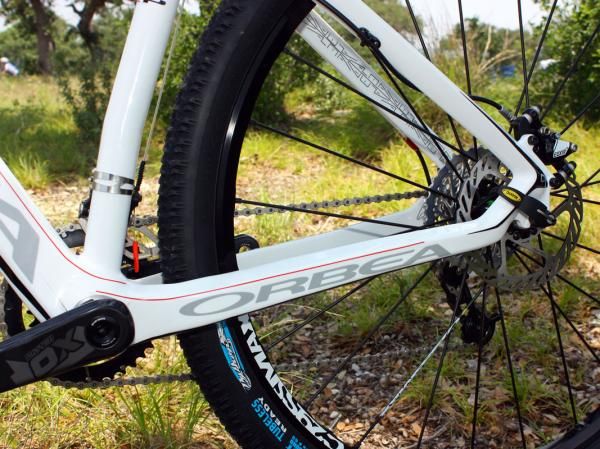 The triangular-profile chain stays are very tall.