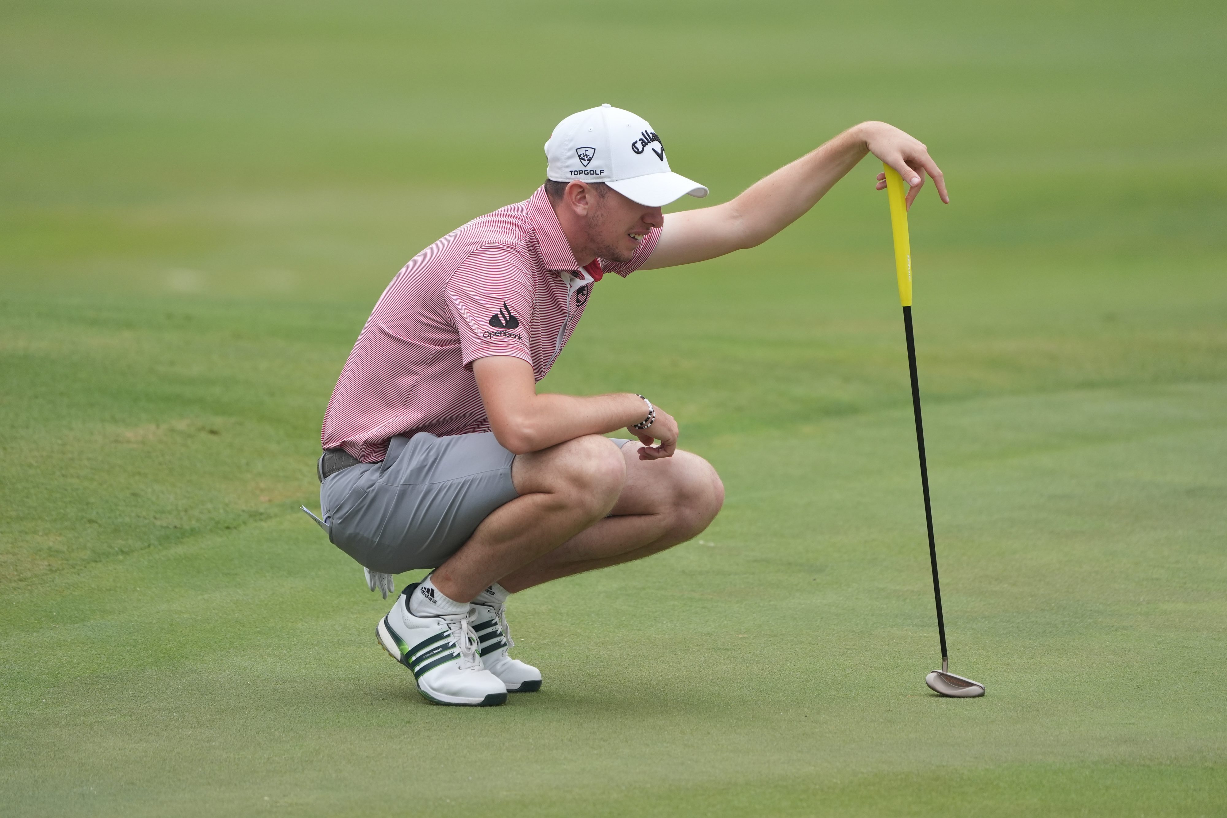 Tom McKibbin lines up a putt