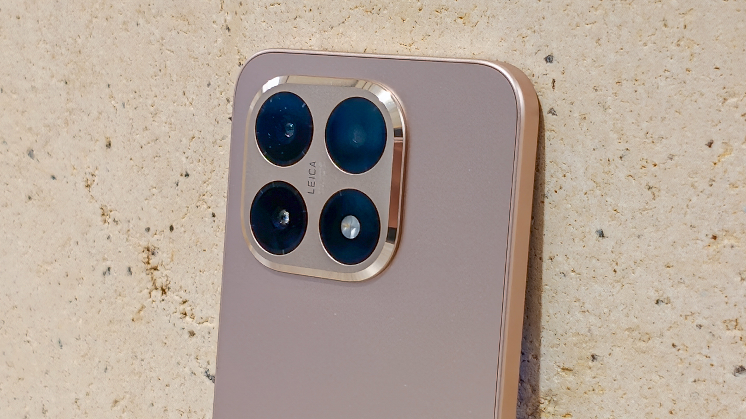 Xiaomi 15T in rose gold in the hand