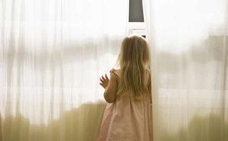 Money saving tips for mums: Close your curtains to keep the heat in