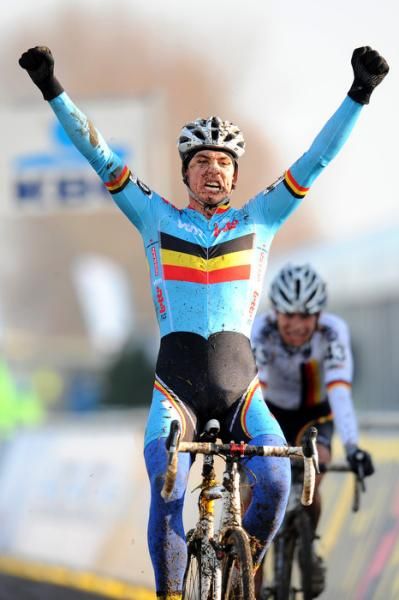 Vincent Baestaens (Belgium) celebrates his victory in the U23 World Cup opener at Koksijde.