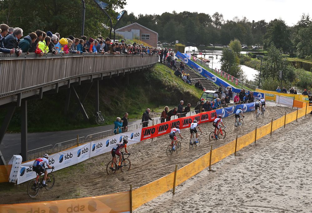 Riders make their way through the sand at Superprestige Niels Albert